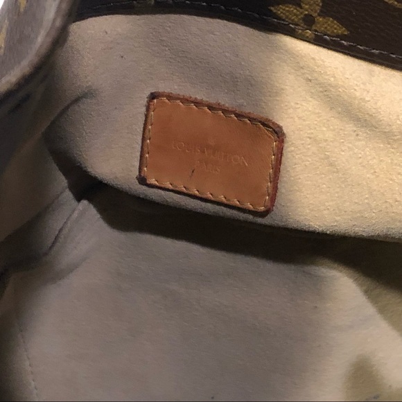 Louis Vuitton Artsy MM Monogram Handbag - Picture 5 of 8